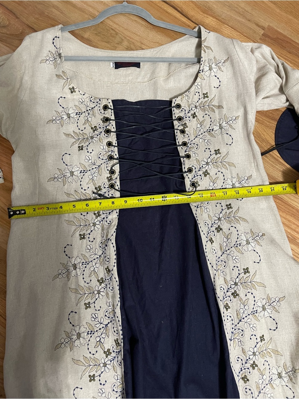 Medieval Style Dress - Picture 8 of 10